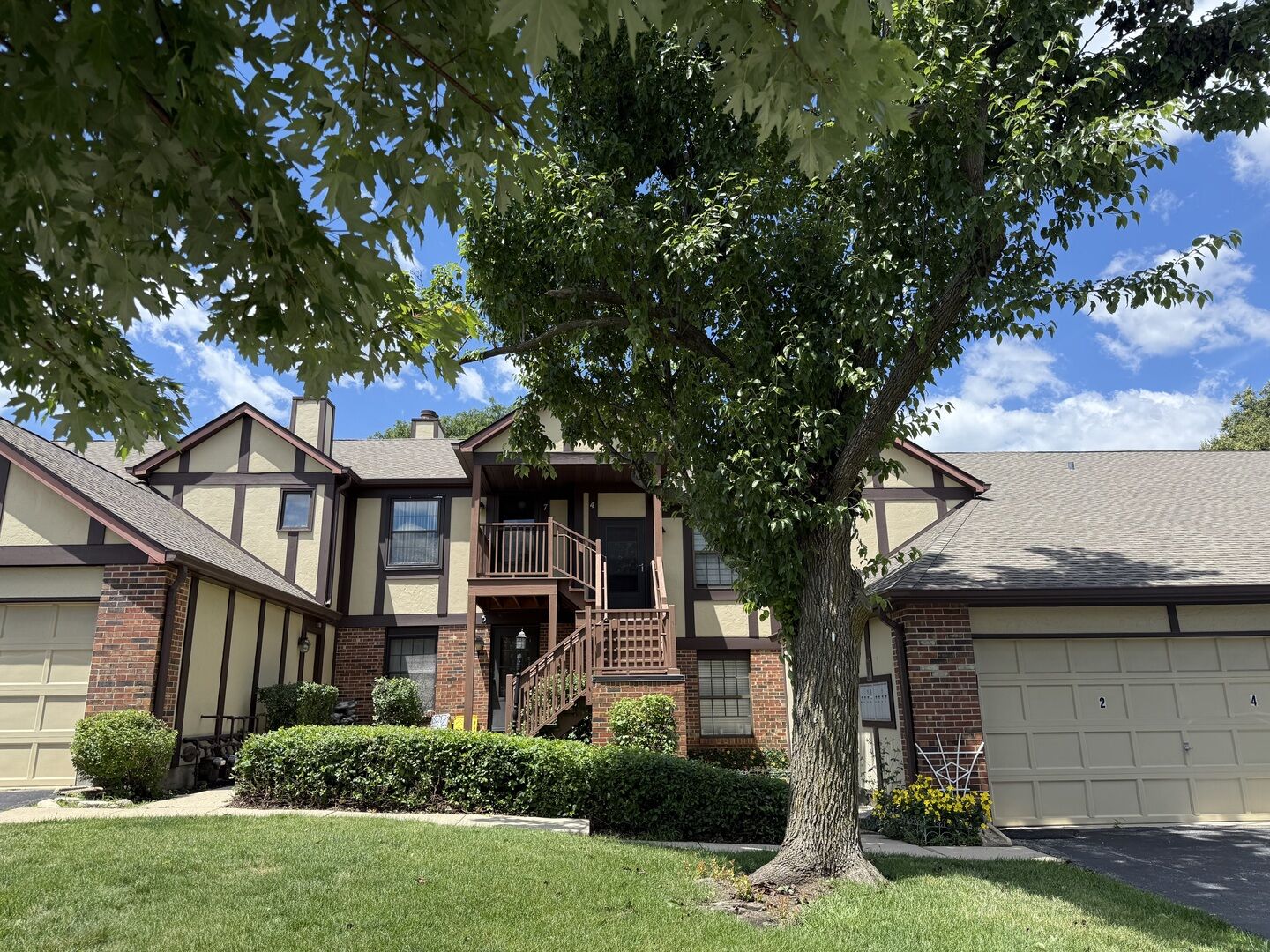 Property Photo: 372 Sandhurst Circle 4 IL 60137