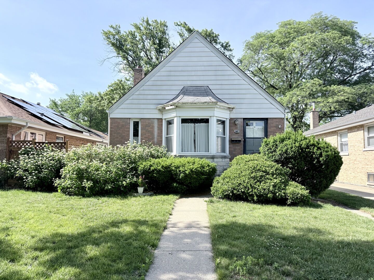 Property Photo: 7607 W Hortense Avenue IL 60631