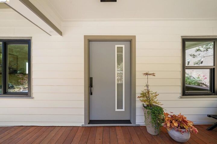 Property Photo:  5765 Manila Ave  CA 94618 