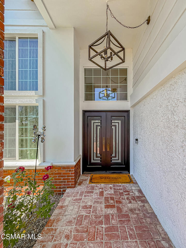 Property Photo:  2111 Peak Place  CA 91362 