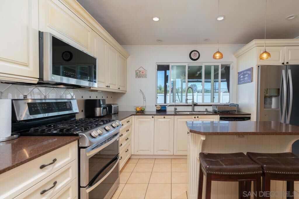 Property Photo:  6248 Spruce Lake  CA 92119 