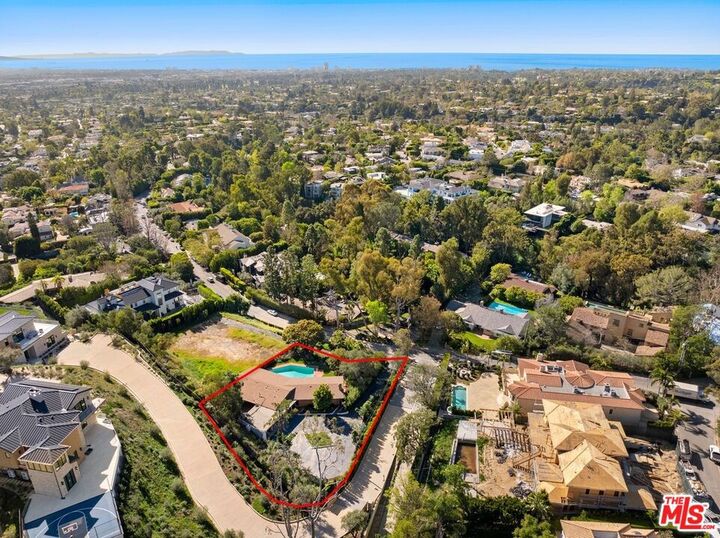 Property Photo:  590 N Tigertail Road  CA 90049 