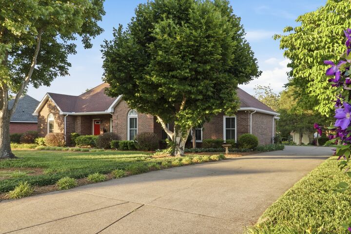 Property Photo: 1907 Chartwell Ct TN 37130