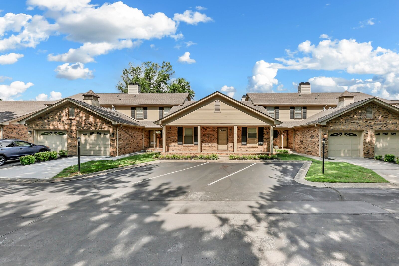 Property Photo: 318 Kingswood Ct TN 37043