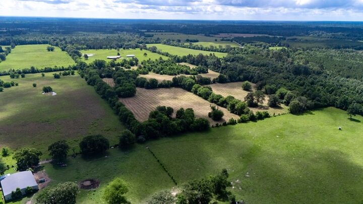 Property Photo:  1615 County Line Road  TX 75847 