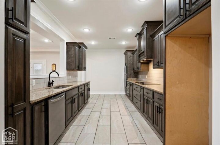 Property Photo: 828 Laura Lea AR 72401