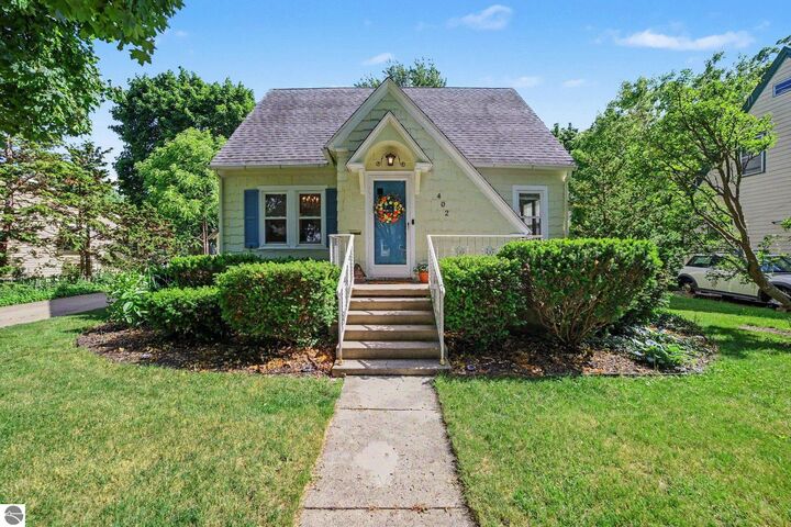 Property Photo: 402 E May Street MI 48858