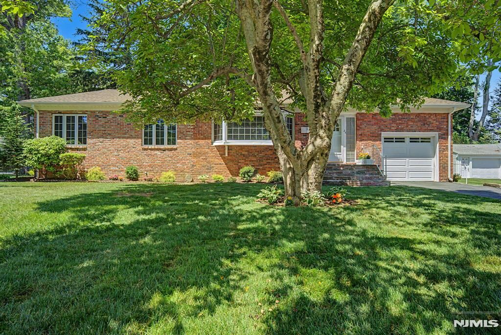 Property Photo:  25 Birchwood Road  NJ 07834 
