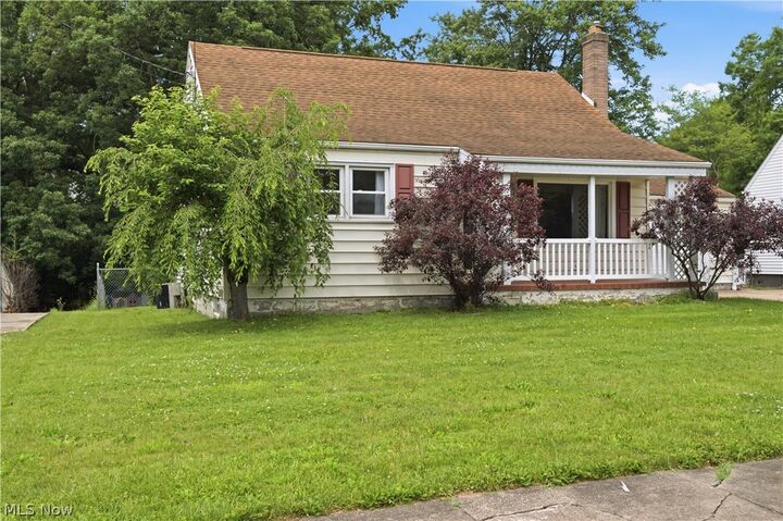 Property Photo: 910 S Hazelwood Avenue OH 44509