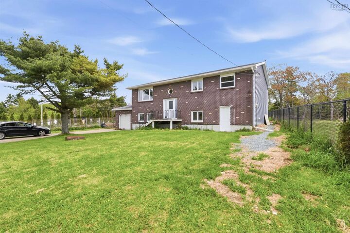 4 Club Road — photo 1