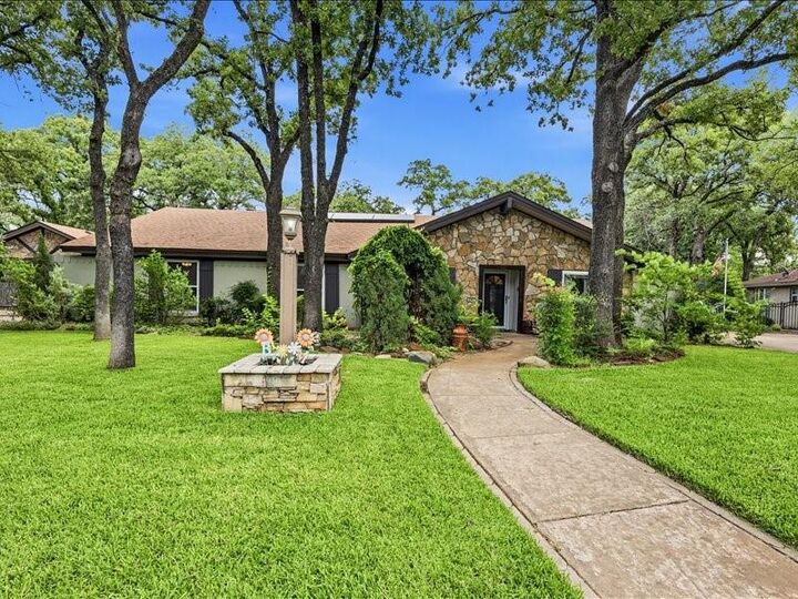Property Photo:  200 Timberlane Terrace  TX 76039 