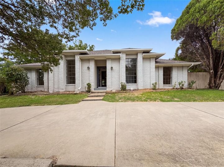 Property Photo:  2005 N Arbor Rose Drive  TX 75050 