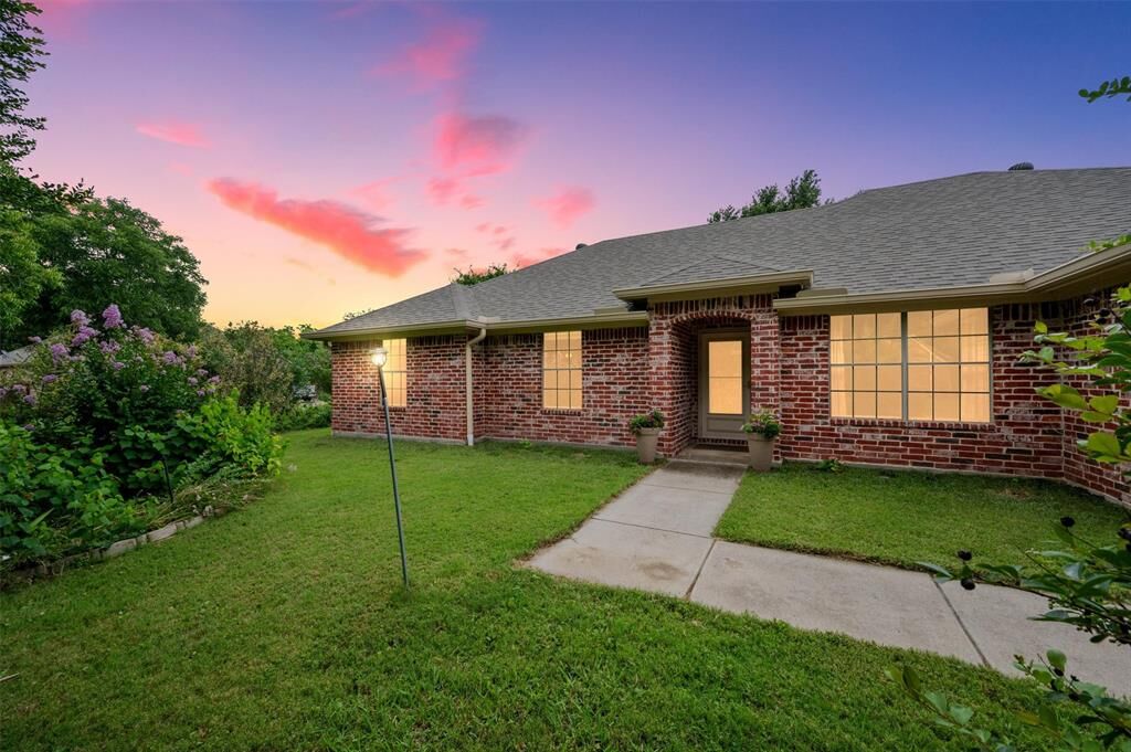 Property Photo: 3301 Sycamore Drive TX 75028