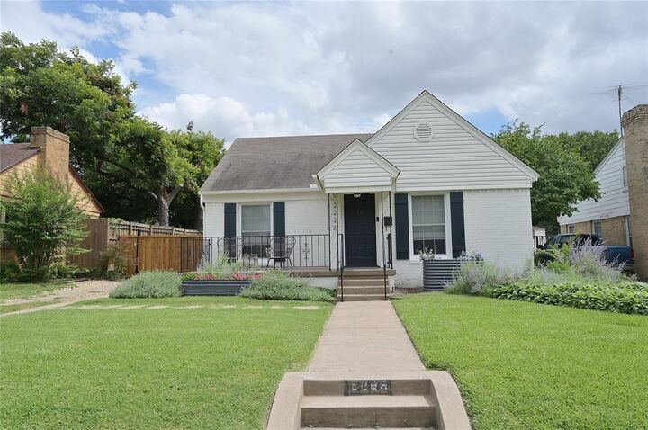 Property Photo:  2226 Carnes Street  TX 75208 