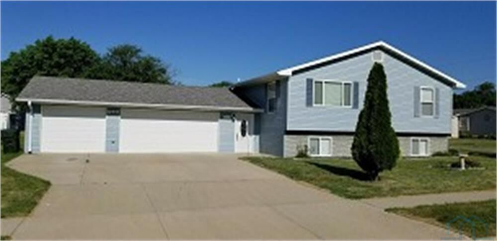 Property Photo: 2031 Hanford St IA 51109