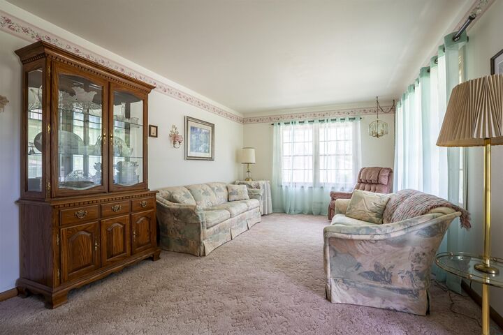 Property Photo:  2837 S Cornelia St  IA 51106 