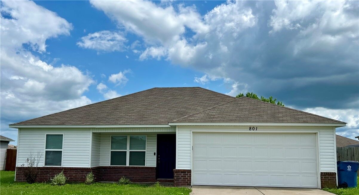 Property Photo: 801 NW 68th Avenue AR 72713