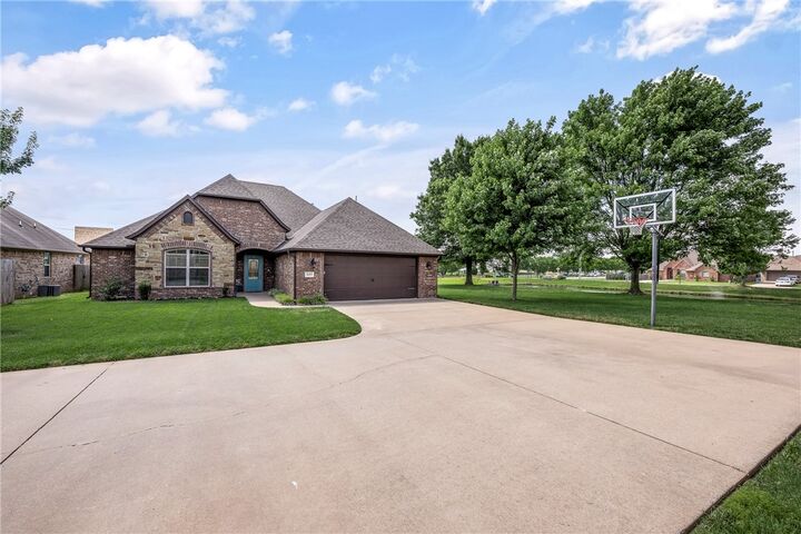 Property Photo: 4002 SW Flatrock Cove AR 72713
