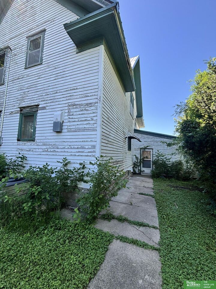 Property Photo:  105 E 5 Street  NE 68666 