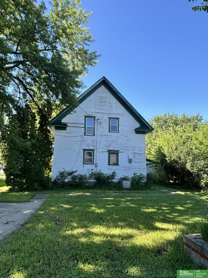 Property Photo: 105 E 5 Street NE 68666