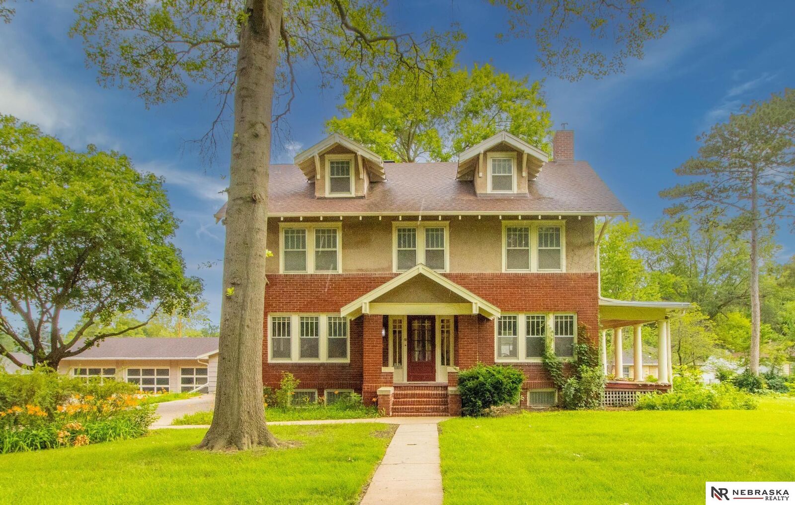 Property Photo: 1845 S 48th Street NE 68506