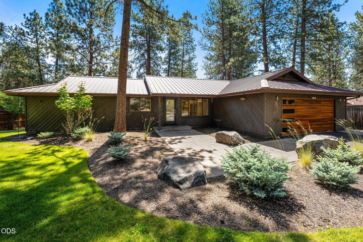 Property Photo:  2204 NW Marken Street  OR 97703 