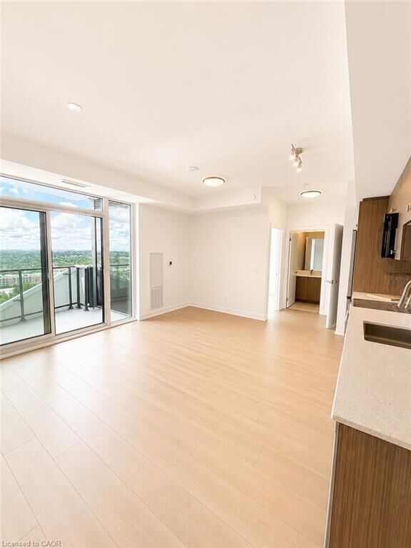 Property Photo:  25 Wellington Street S 2806  ON N2G 0G5 