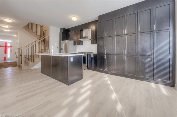 Property Photo:  104 Settlers Road E  ON L6H 7W5 