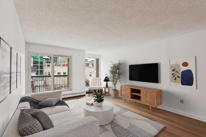 Property Photo: 220 13 Avenue SW 306 AB T2R 1L6