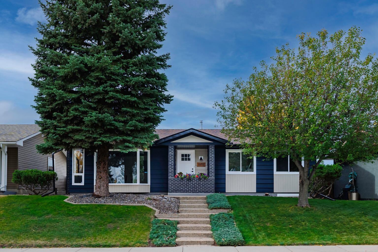 Photo de la propriété: 13255 Lake Lucerne Road SE AB T2J 3J8