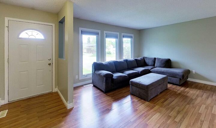 Property Photo: 5415 15 Avenue AB T7E 1H3