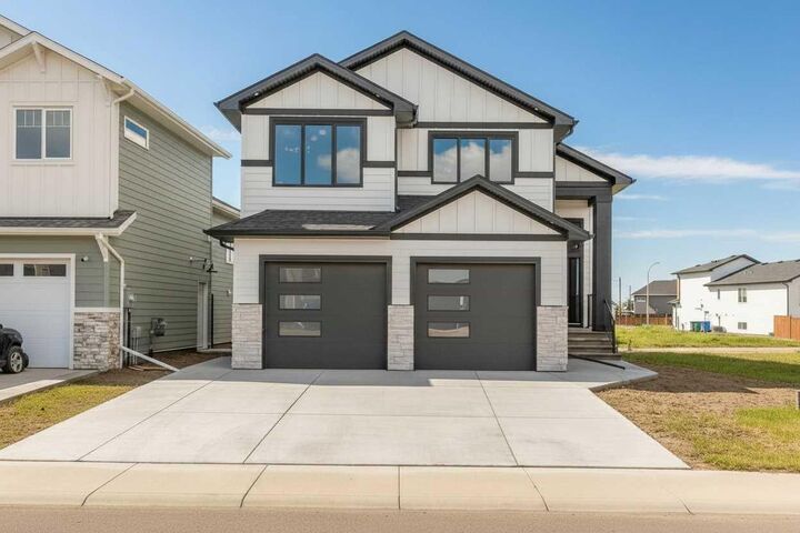 Property Photo: 680 Sixmile Crescent S AB T1K 8G3