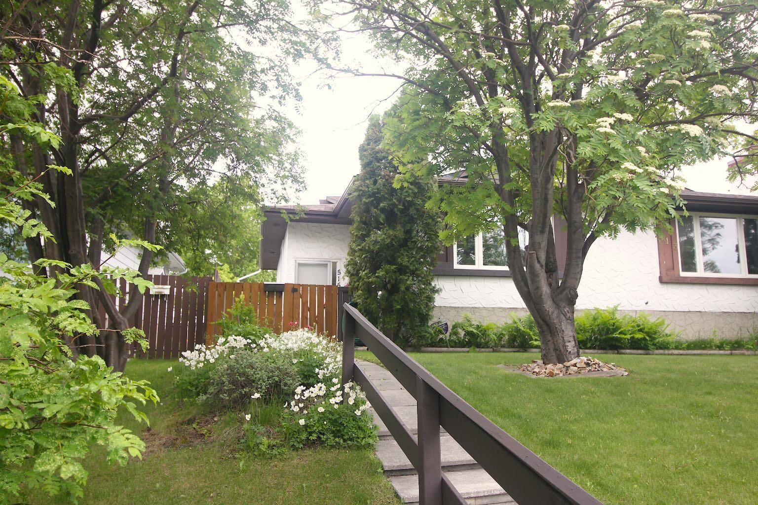 Property Photo: 515 Blackthorn Road NE AB T2K 4X8