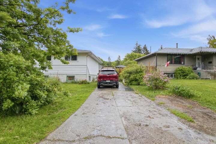 Property Photo: 2026 27 Street SE AB T2B 0P7