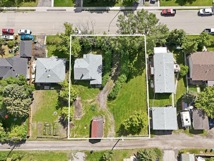 Property Photo: 509 1 Street SE AB T0L 0H0