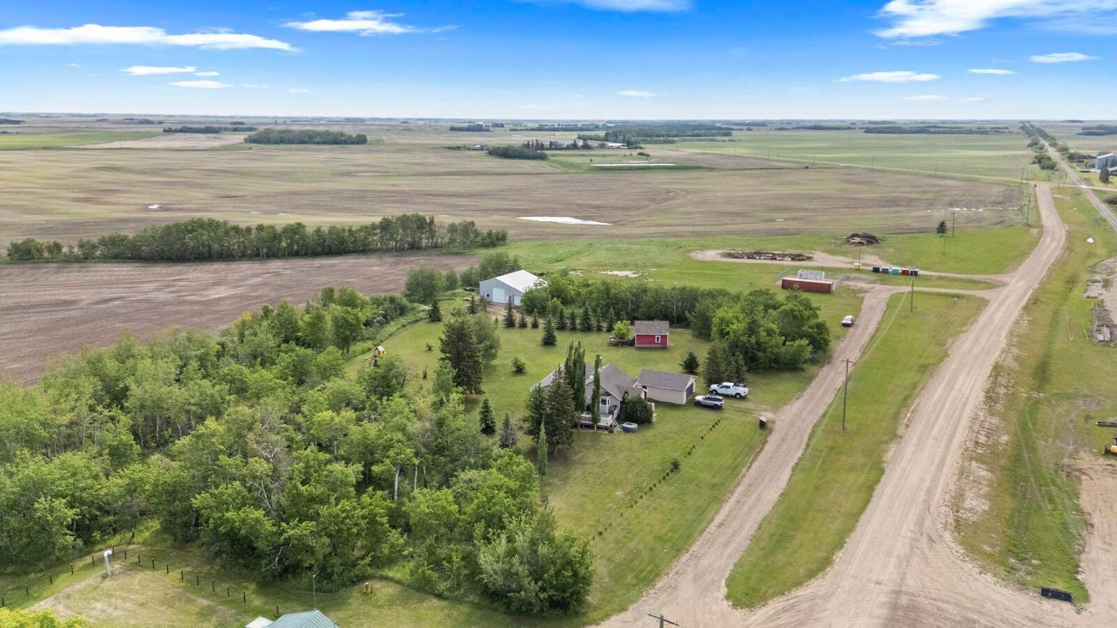 Property Photo: 10 Railway Avenue N AB T0B 3Y0