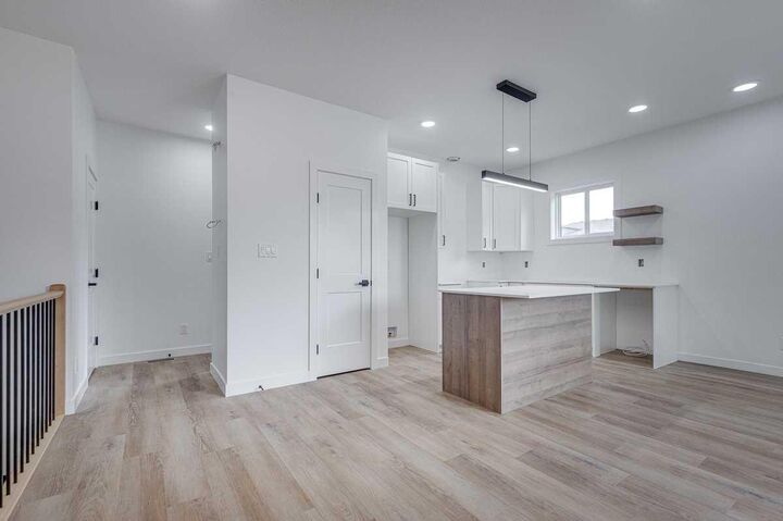 Property Photo: 5537 51 Avenue 1 AB T4L 1K9