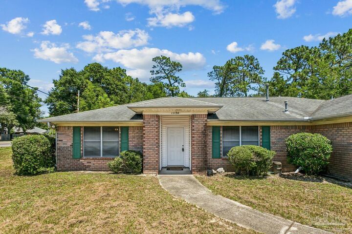 Property Photo: 11134 Little Creek Dr FL 32506