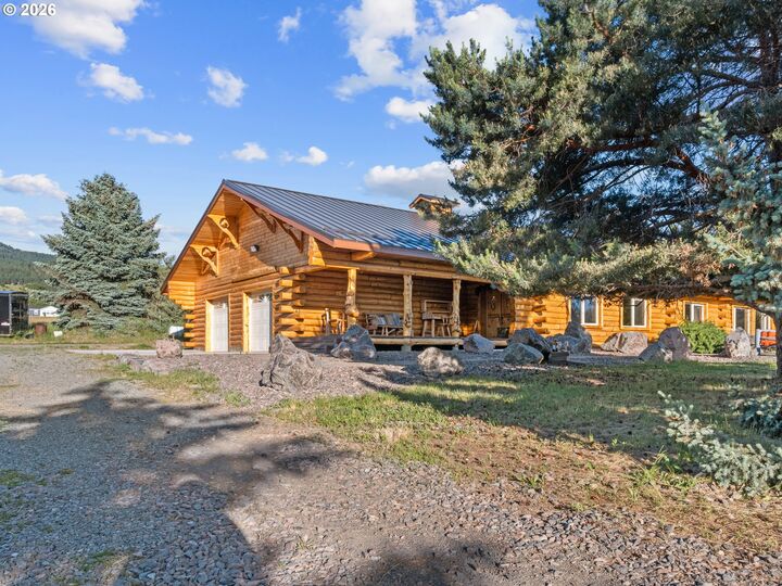 Property Photo: 69568 Heritage Ln OR 97824