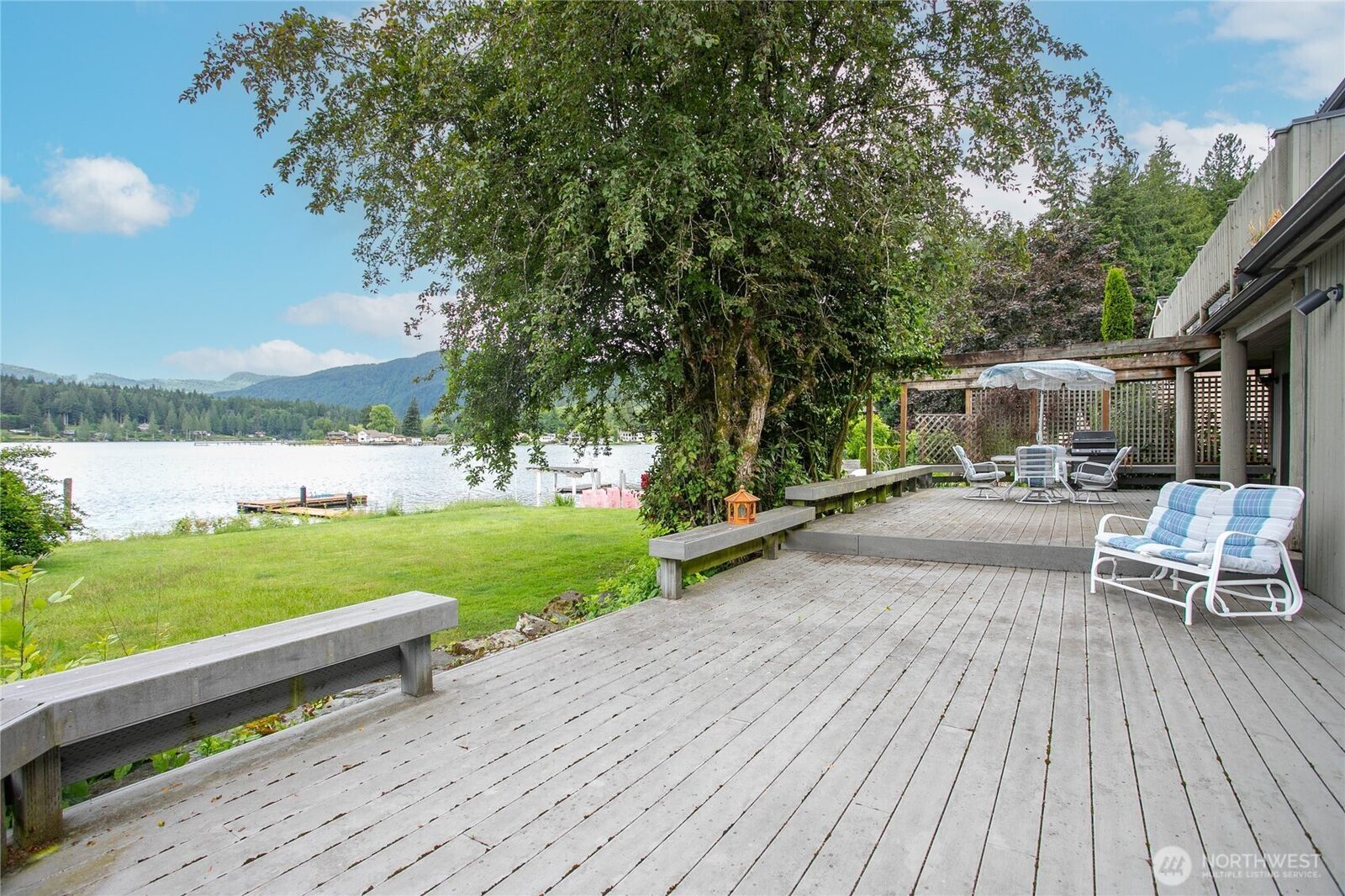 Property Photo:  859 E Lake Samish Drive  WA 98229 