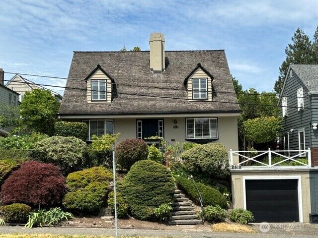 Property Photo:  2612 W Galer Street  WA 98199 