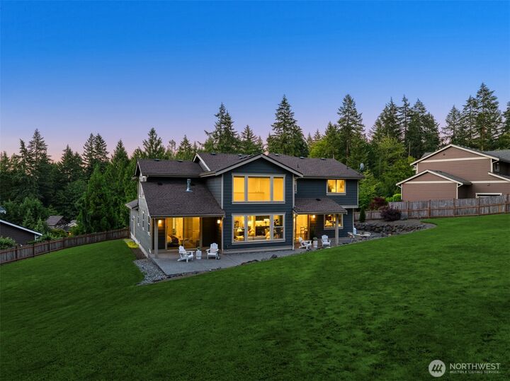 Property Photo:  5740  Solana Lane NE  WA 98110 