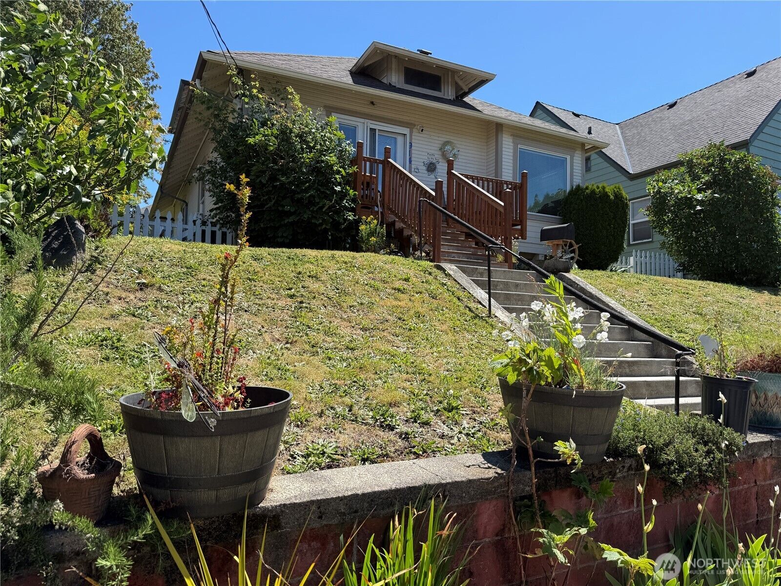 Property Photo: 914 Pacific Avenue WA 98337