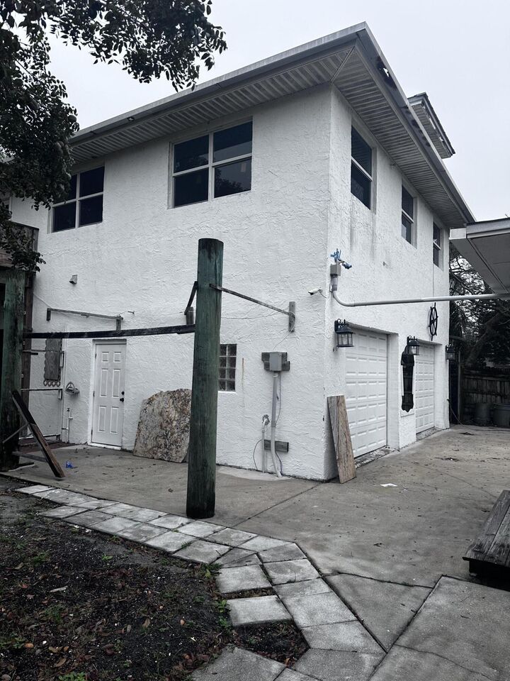 Property Photo: 130 NE 4th Avenue FL 33435