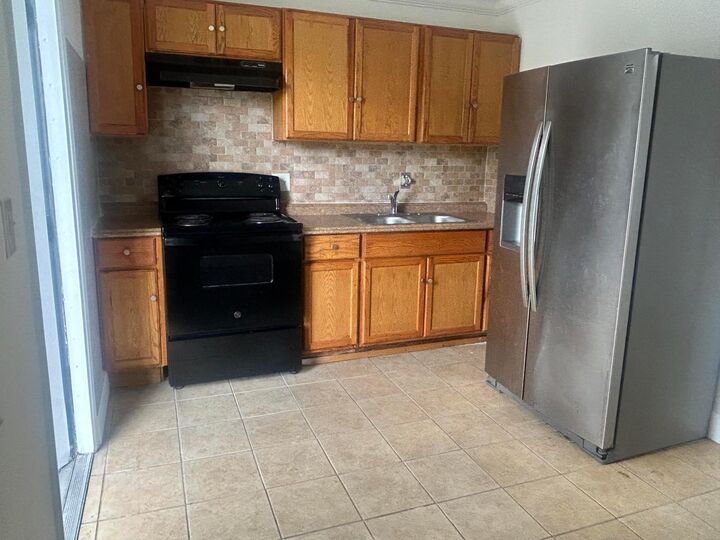 Property Photo:  1528 S Avenue 0  FL 33404 