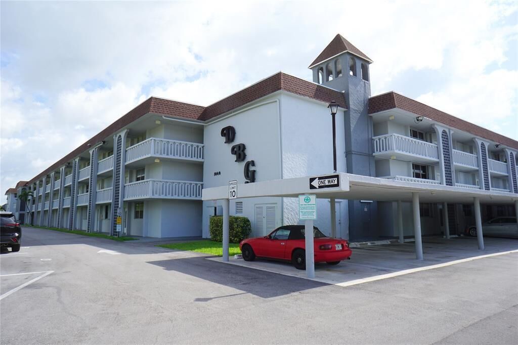 Property Photo:  1040 SE 4th Avenue 222  FL 33441 