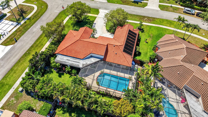 Property Photo: 1945 Lynton Circle FL 33414