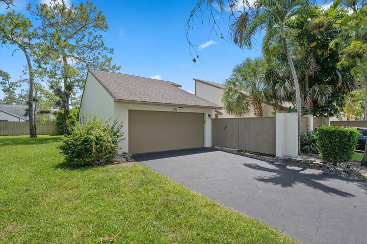 Property Photo: 352 Wood Dale Drive FL 33414