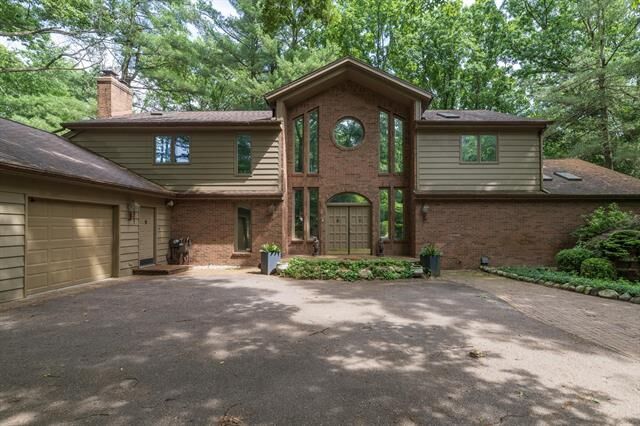 Property Photo: 7129 Lakeridge Place MI 49009