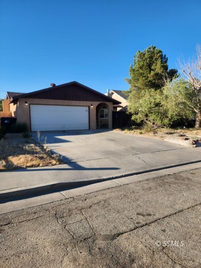 Property Photo: 932 W Langley Ave CA 93555